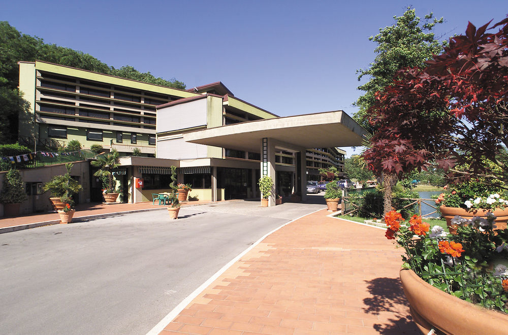 فندق هوتل لاجو فيردي Serravalle Pistoiese المظهر الخارجي الصورة